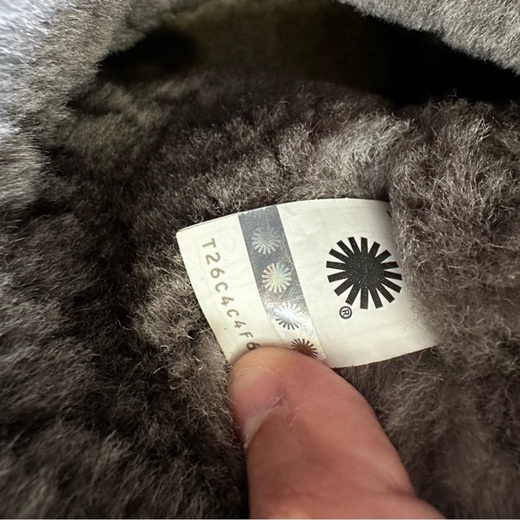 UGG Classic Short Grey Sheepskin Boots Size 9 - Picture 6 of 10